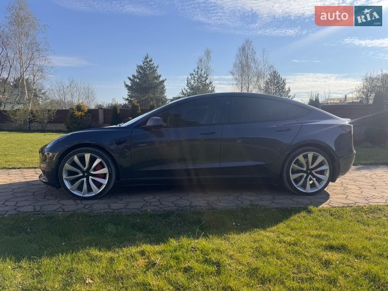 Седан Tesla Model 3 2022 в Львове