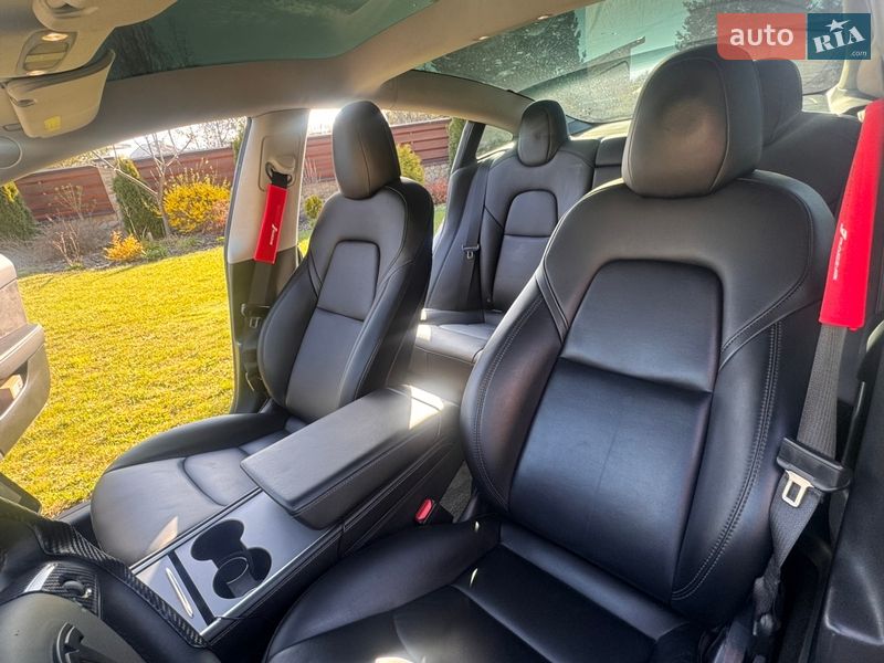 Седан Tesla Model 3 2022 в Львове