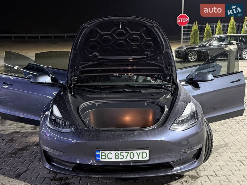 Седан Tesla Model 3 2022 в Львове