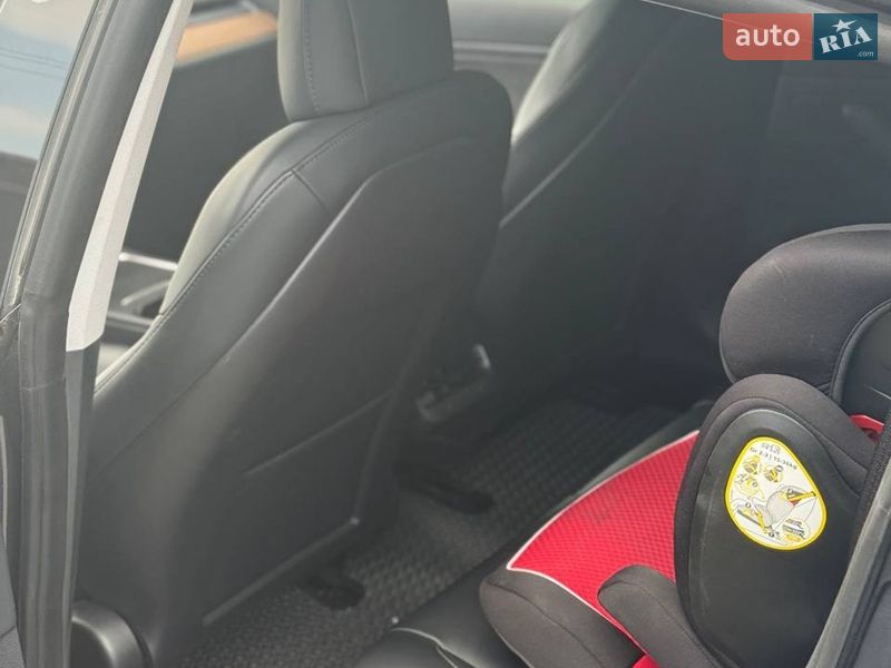Седан Tesla Model 3 2021 в Львове