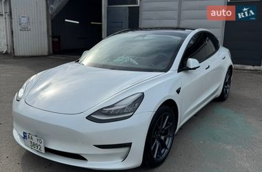 Седан Tesla Model 3 2021 в Киеве