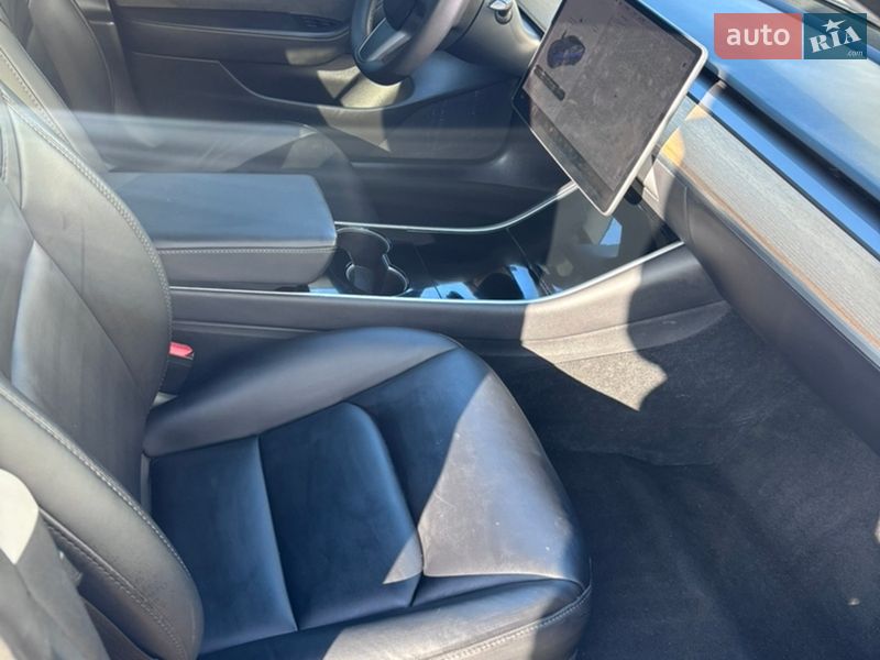 Седан Tesla Model 3 2020 в Одесі