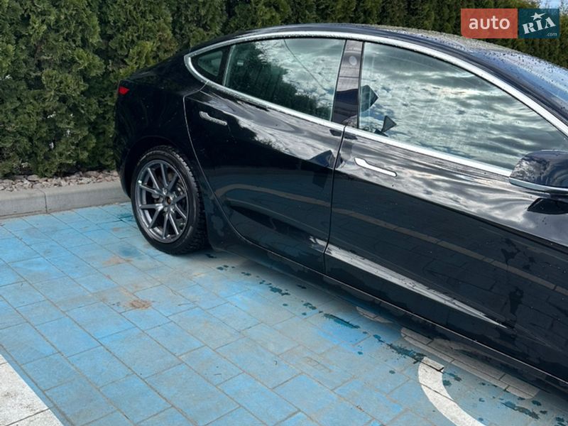 Седан Tesla Model 3 2019 в Луцьку