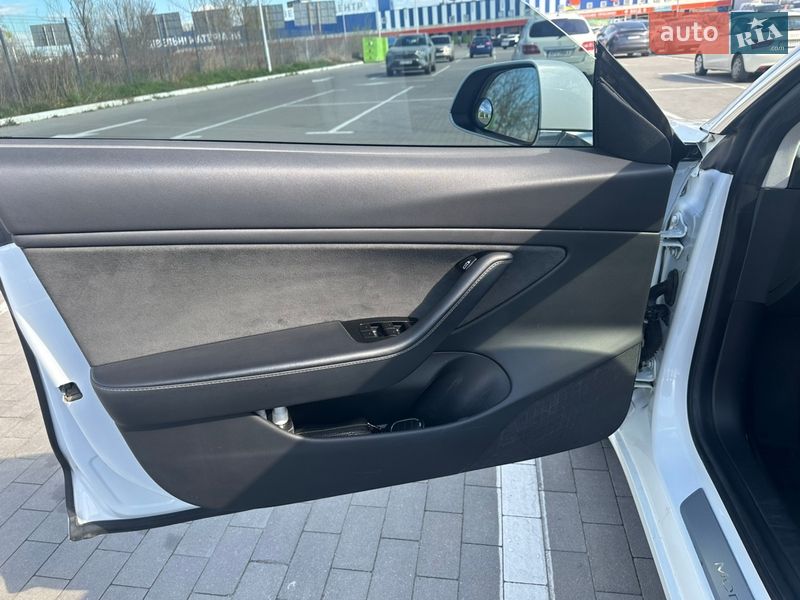 Седан Tesla Model 3 2019 в Вінниці