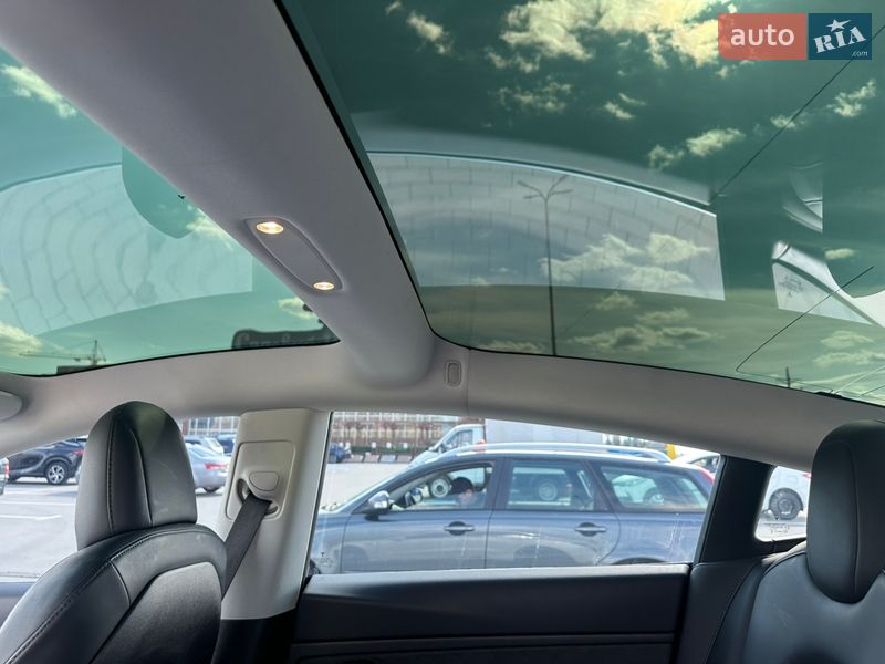 Седан Tesla Model 3 2019 в Вінниці