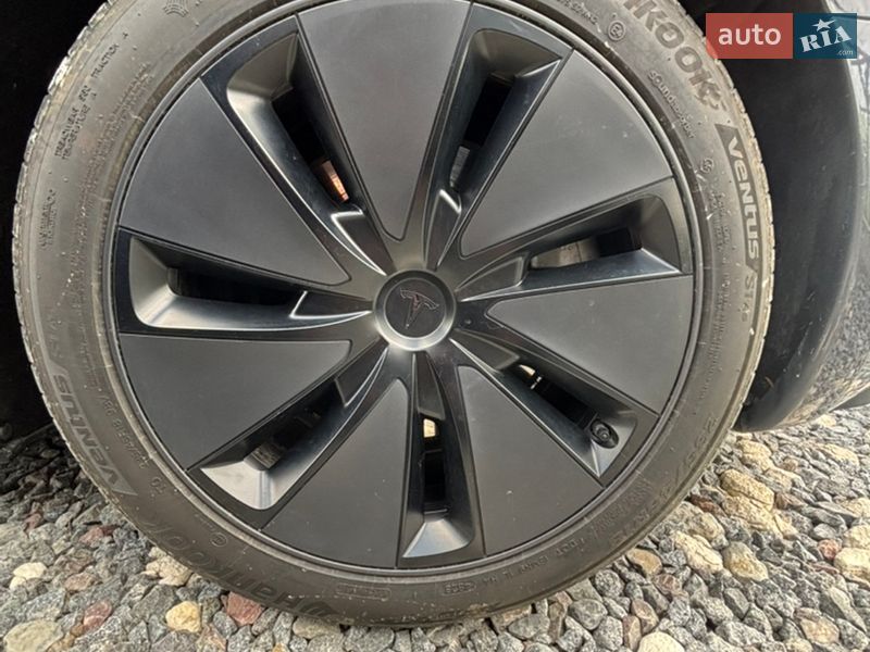 Седан Tesla Model 3 2024 в Львове