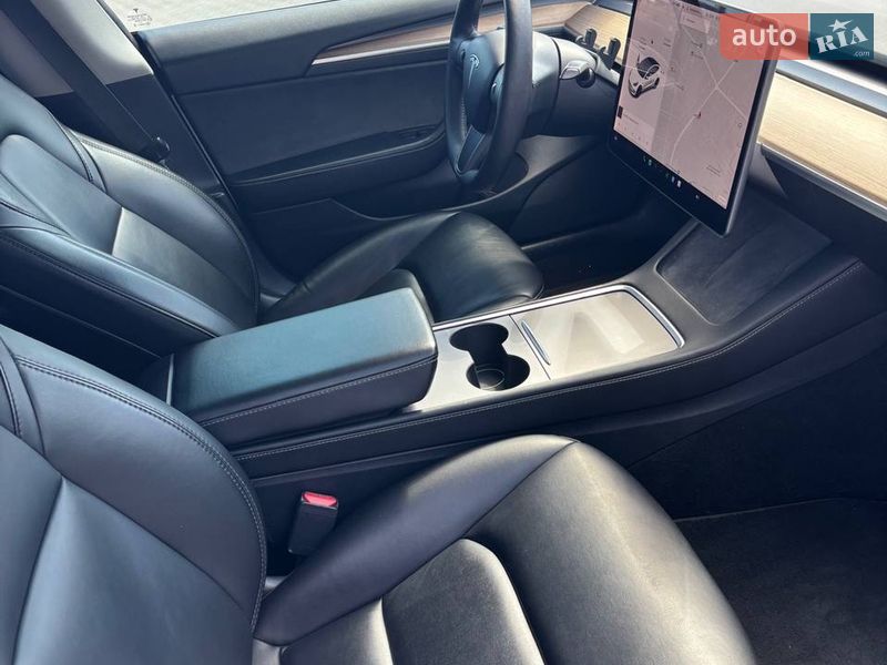 Седан Tesla Model 3 2021 в Житомирі