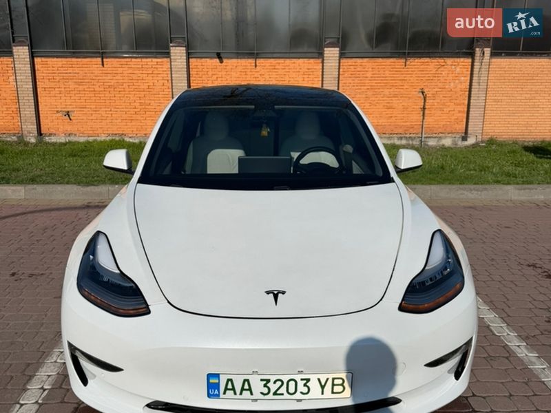 Tesla Model 3 2020
