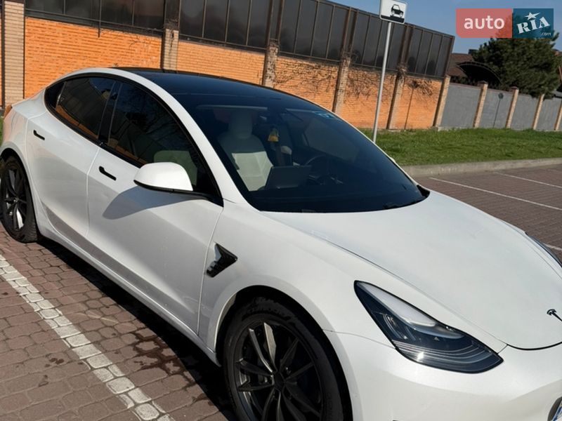 Седан Tesla Model 3 2020 в Днепре