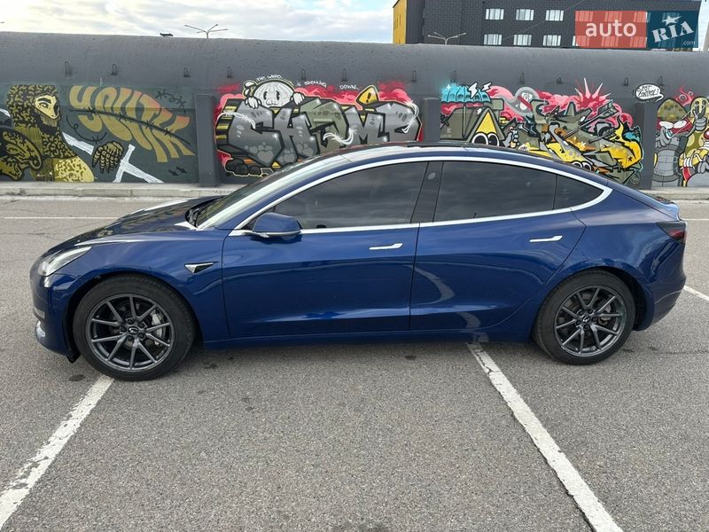 Седан Tesla Model 3 2020 в Киеве