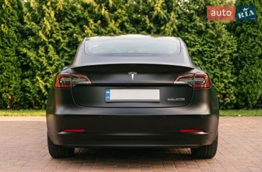 Седан Tesla Model 3 2022 в Киеве