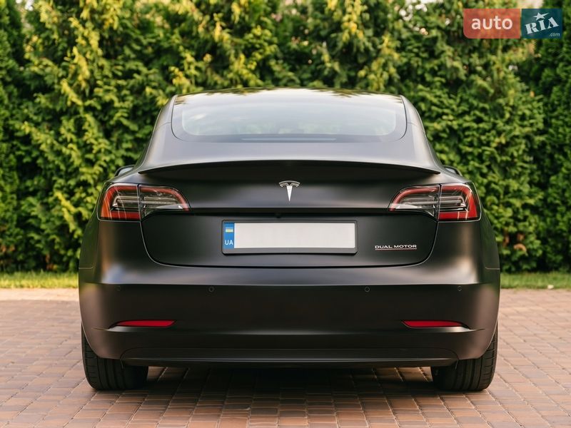 Седан Tesla Model 3 2022 в Киеве