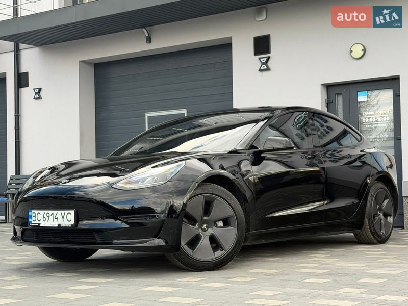 Седан Tesla Model 3 2023 в Дрогобыче