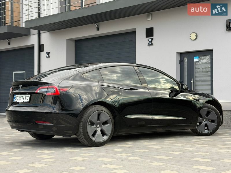 Седан Tesla Model 3 2023 в Дрогобыче