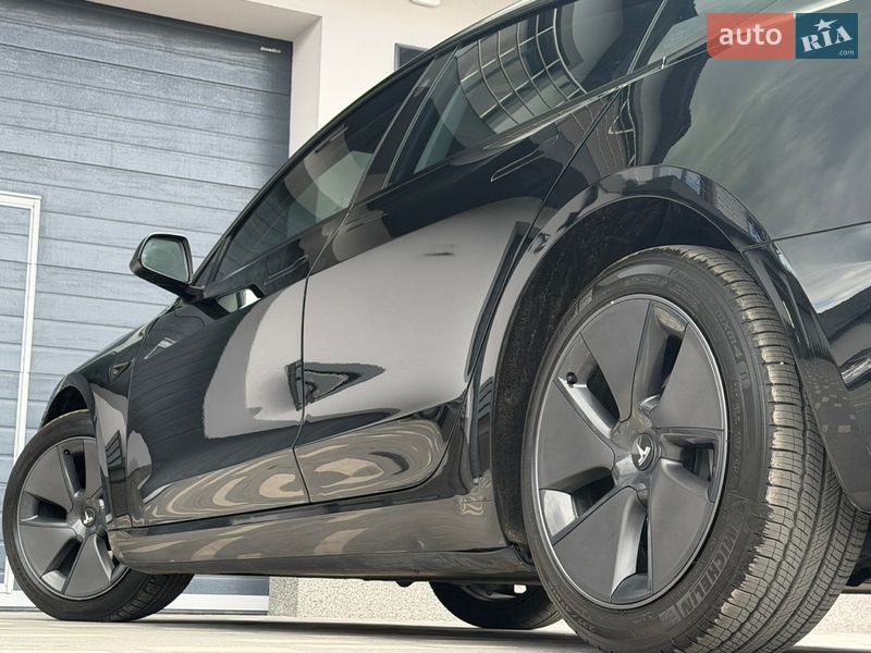 Седан Tesla Model 3 2023 в Дрогобыче