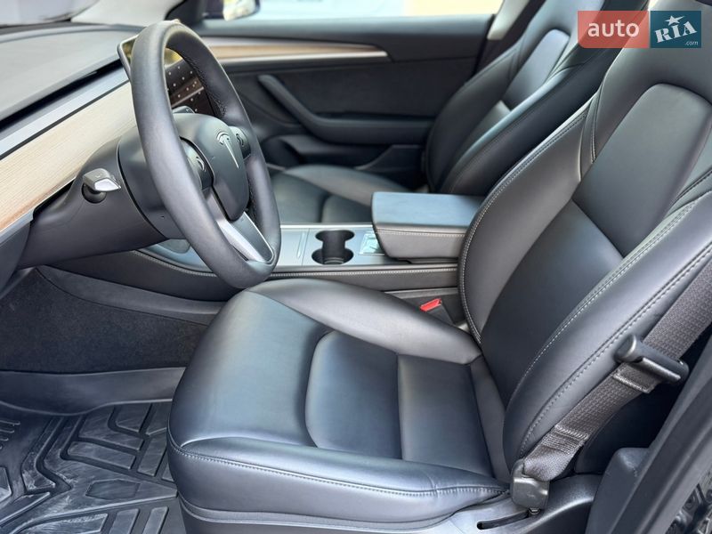 Седан Tesla Model 3 2023 в Дрогобыче