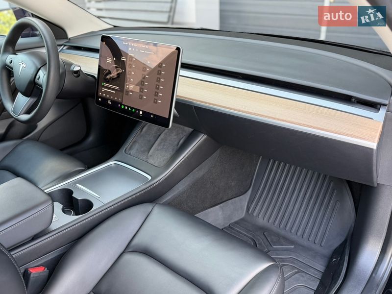 Седан Tesla Model 3 2023 в Дрогобыче