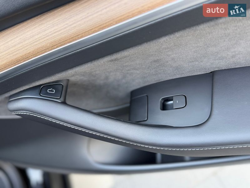 Седан Tesla Model 3 2023 в Дрогобыче