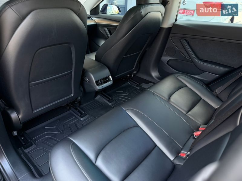 Седан Tesla Model 3 2023 в Дрогобыче