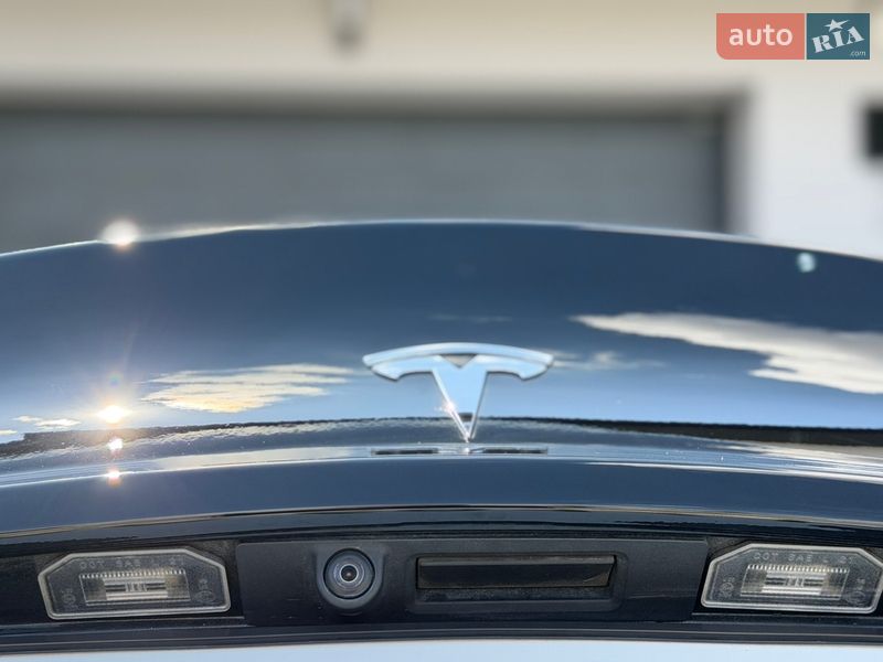 Седан Tesla Model 3 2023 в Дрогобыче