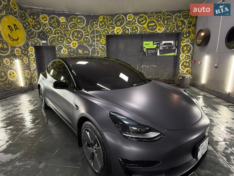 Седан Tesla Model 3 2023 в Николаеве
