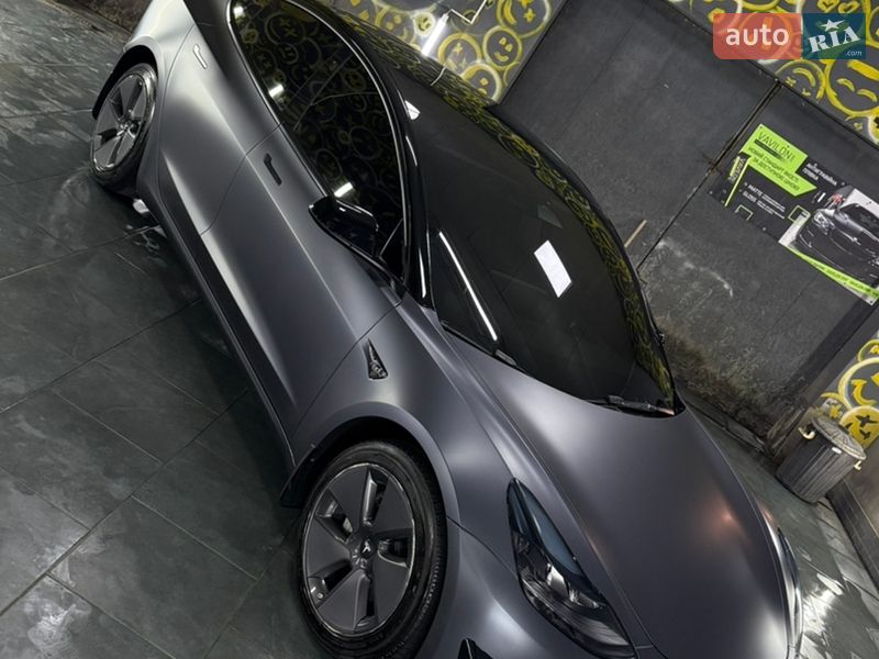 Седан Tesla Model 3 2023 в Николаеве