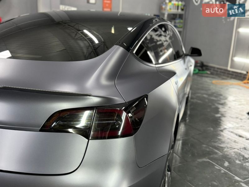Седан Tesla Model 3 2023 в Николаеве