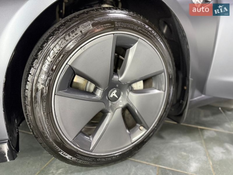 Седан Tesla Model 3 2023 в Николаеве