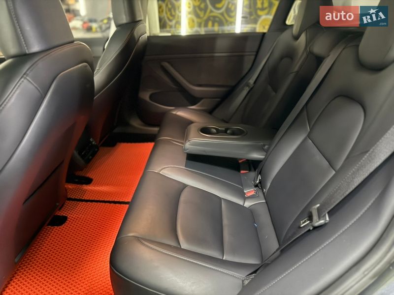 Седан Tesla Model 3 2023 в Николаеве