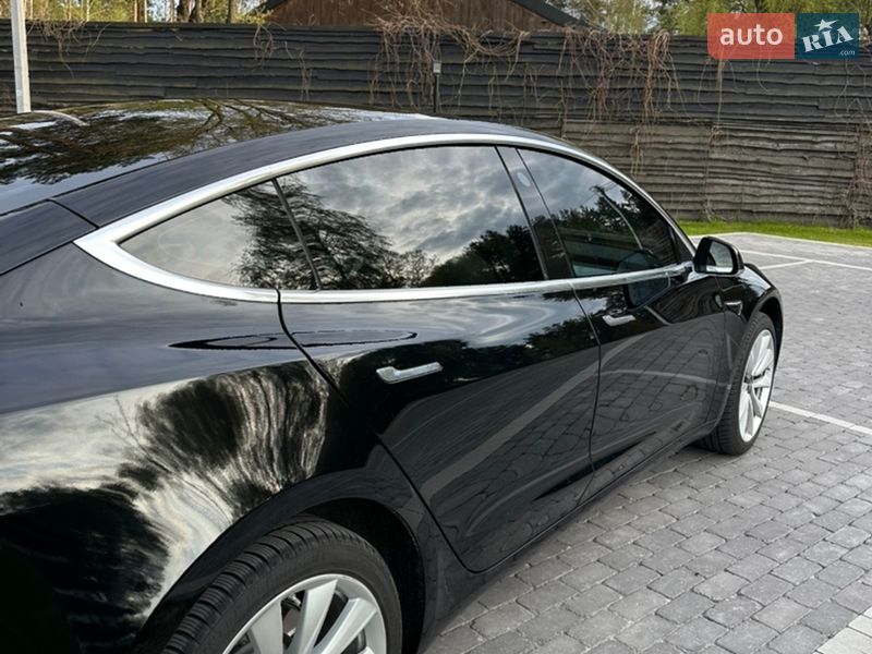 Седан Tesla Model 3 2019 в Києві