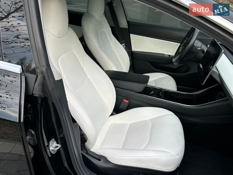 Седан Tesla Model 3 2019 в Києві