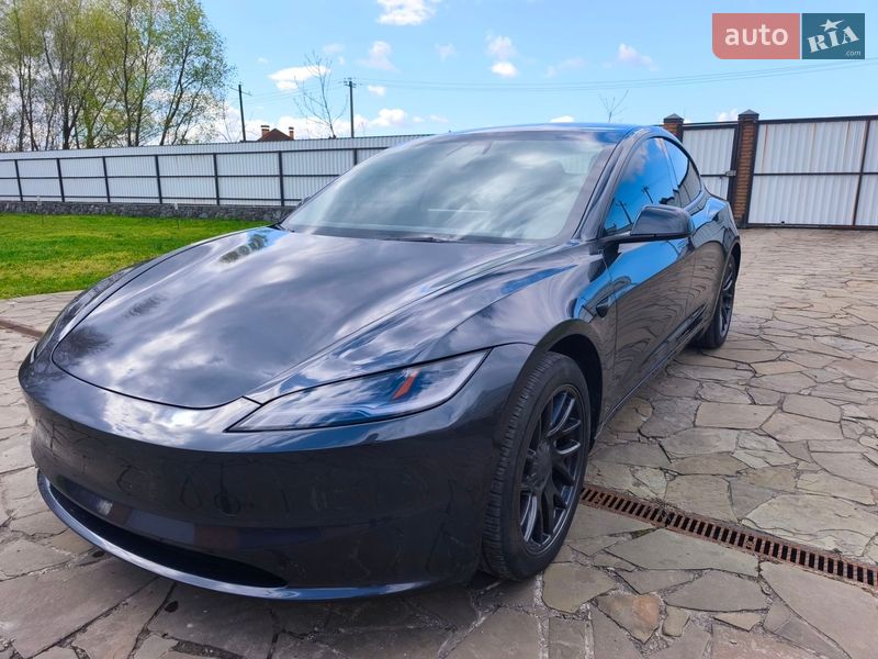 Tesla Model 3 2024