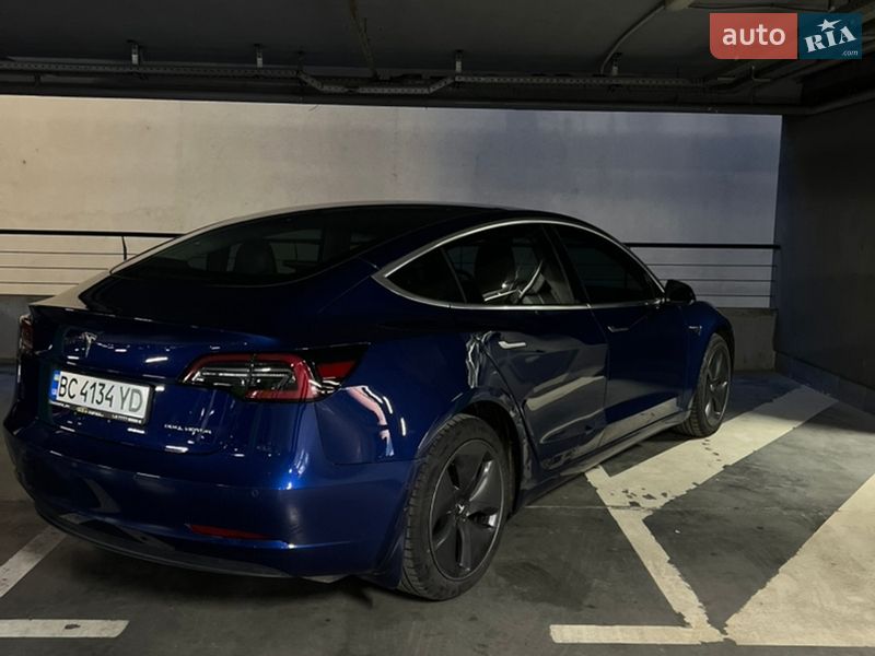 Седан Tesla Model 3 2018 в Львові