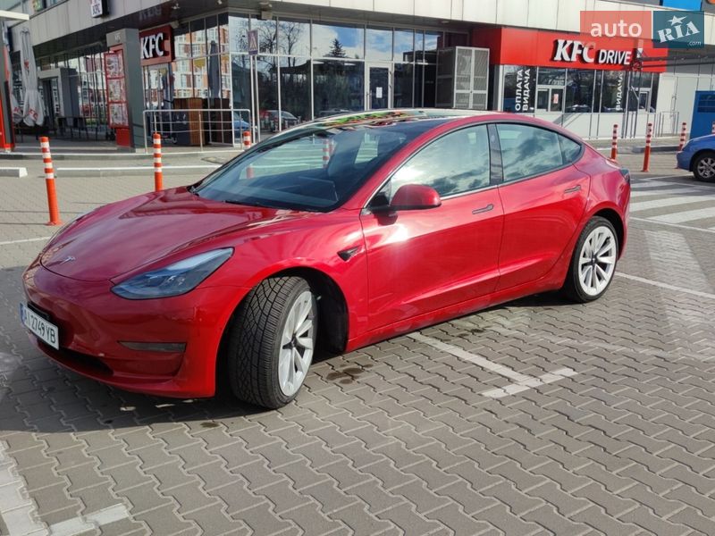 Седан Tesla Model 3 2022 в Киеве