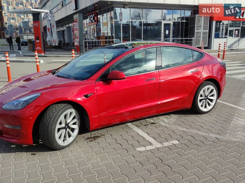 Седан Tesla Model 3 2022 в Киеве