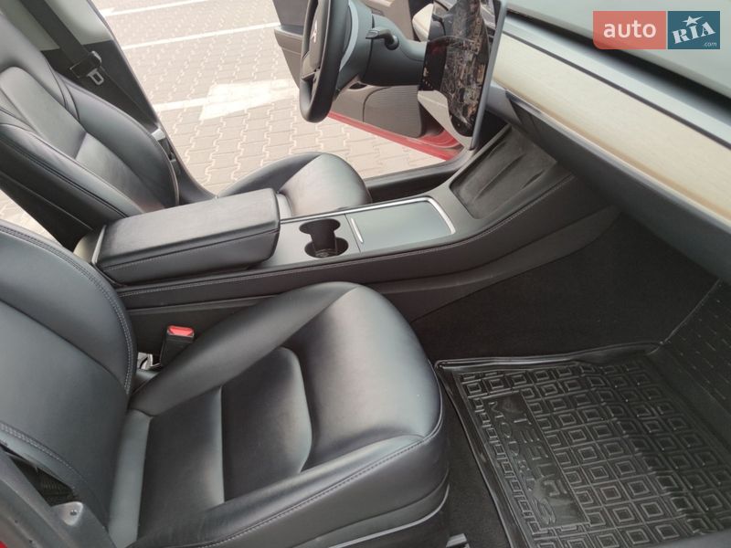 Седан Tesla Model 3 2022 в Киеве