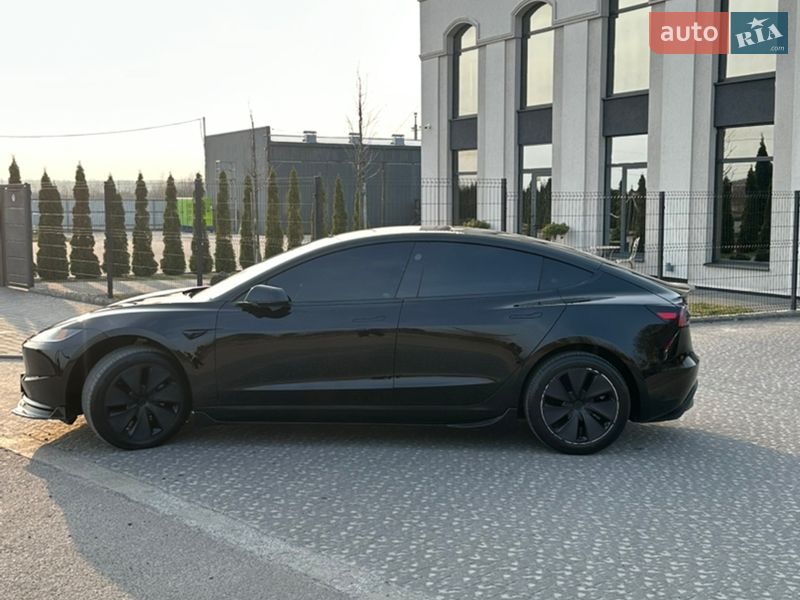 Седан Tesla Model 3 2024 в Львове