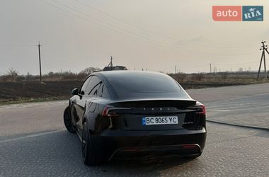 Седан Tesla Model 3 2024 в Львове