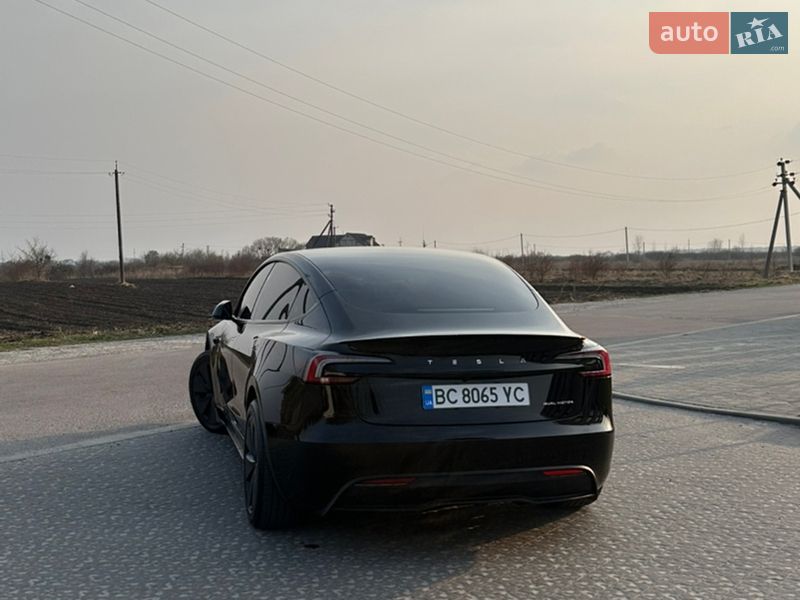 Седан Tesla Model 3 2024 в Львове