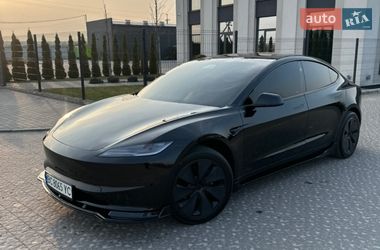 Седан Tesla Model 3 2024 в Львове