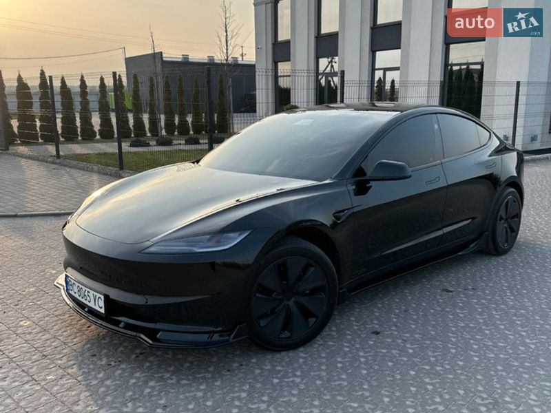Седан Tesla Model 3 2024 в Львове
