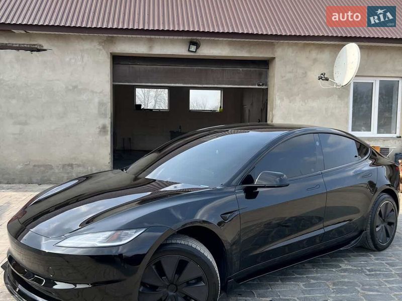 Седан Tesla Model 3 2024 в Львове