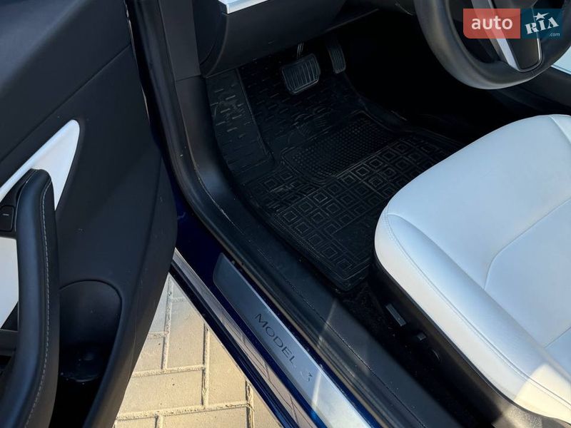 Седан Tesla Model 3 2019 в Києві
