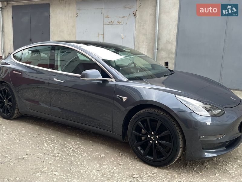Седан Tesla Model 3 2020 в Тернополе