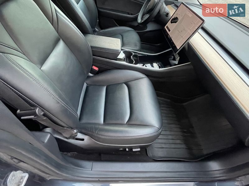 Седан Tesla Model 3 2020 в Тернополе