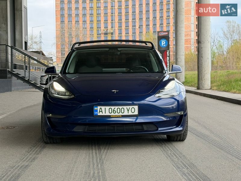 Седан Tesla Model 3 2019 в Киеве