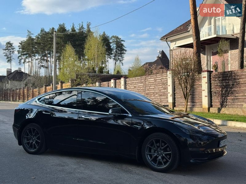 Седан Tesla Model 3 2019 в Киеве