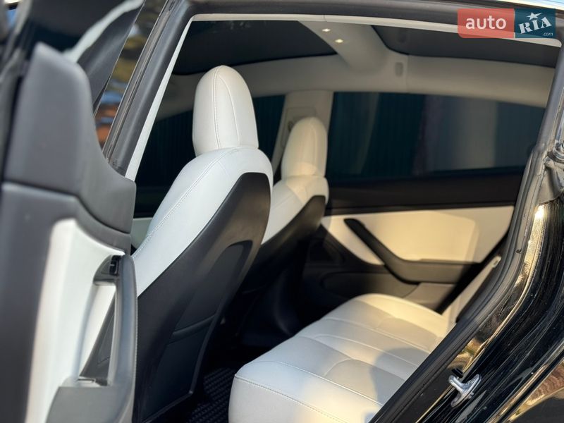 Седан Tesla Model 3 2019 в Киеве