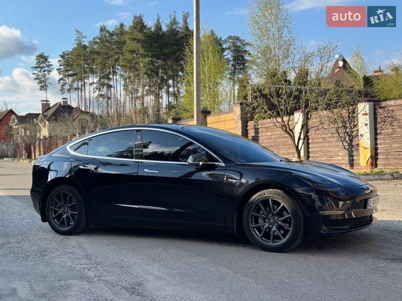 Седан Tesla Model 3 2019 в Киеве