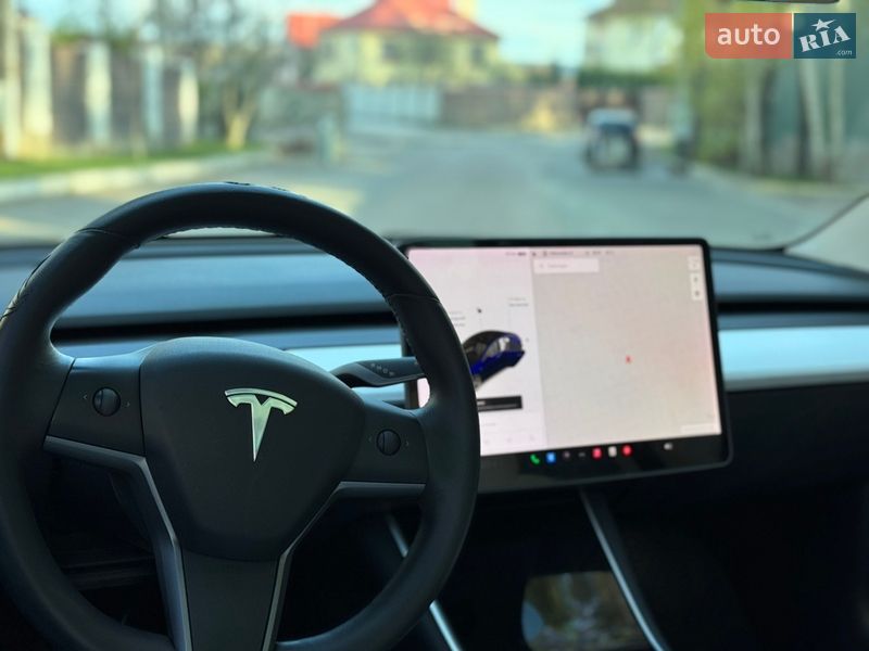 Седан Tesla Model 3 2019 в Киеве